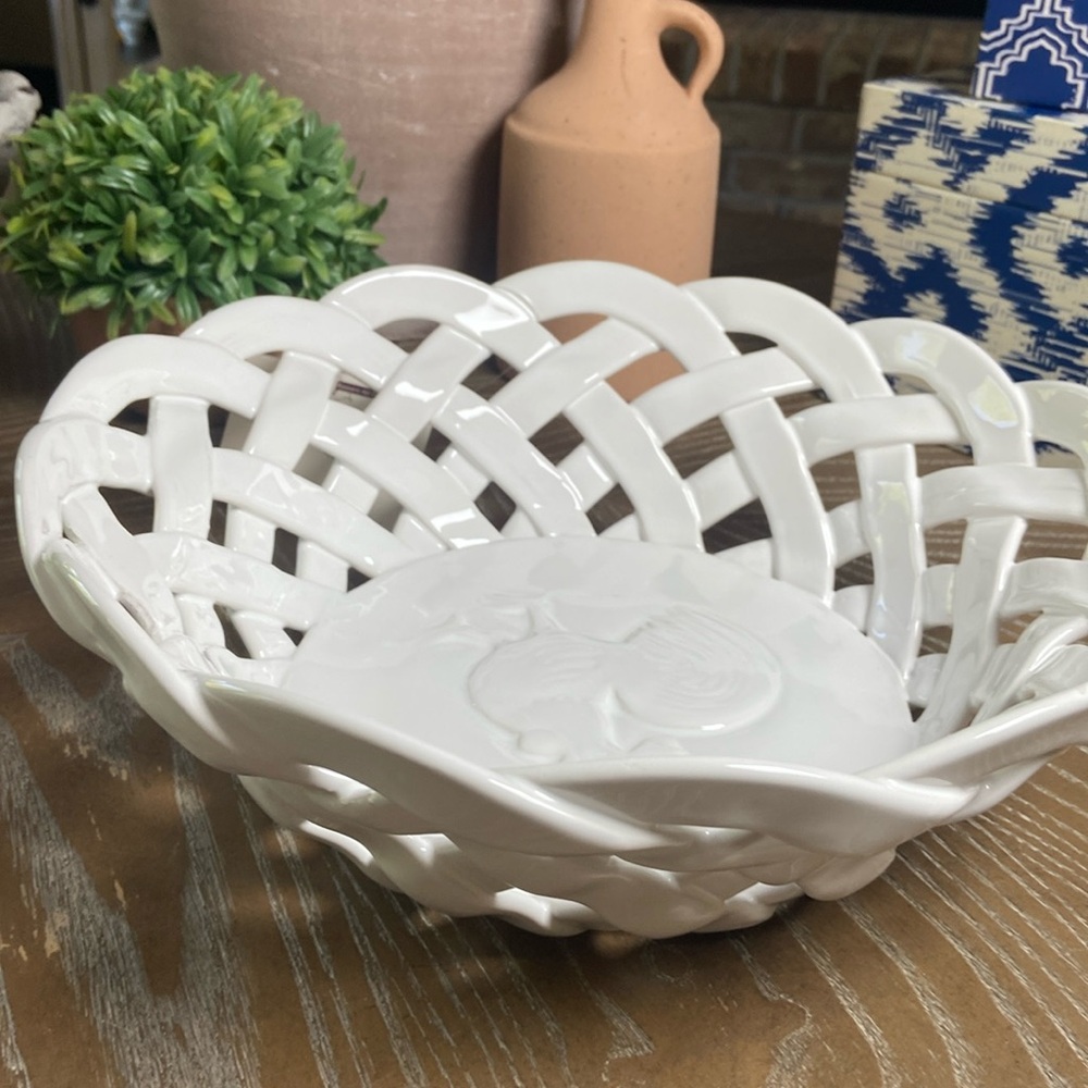NEW! Farmhouse Rooster Creamy White Ceramic Italian Pottery Braided Basket Bowl - Picture 8 of 10